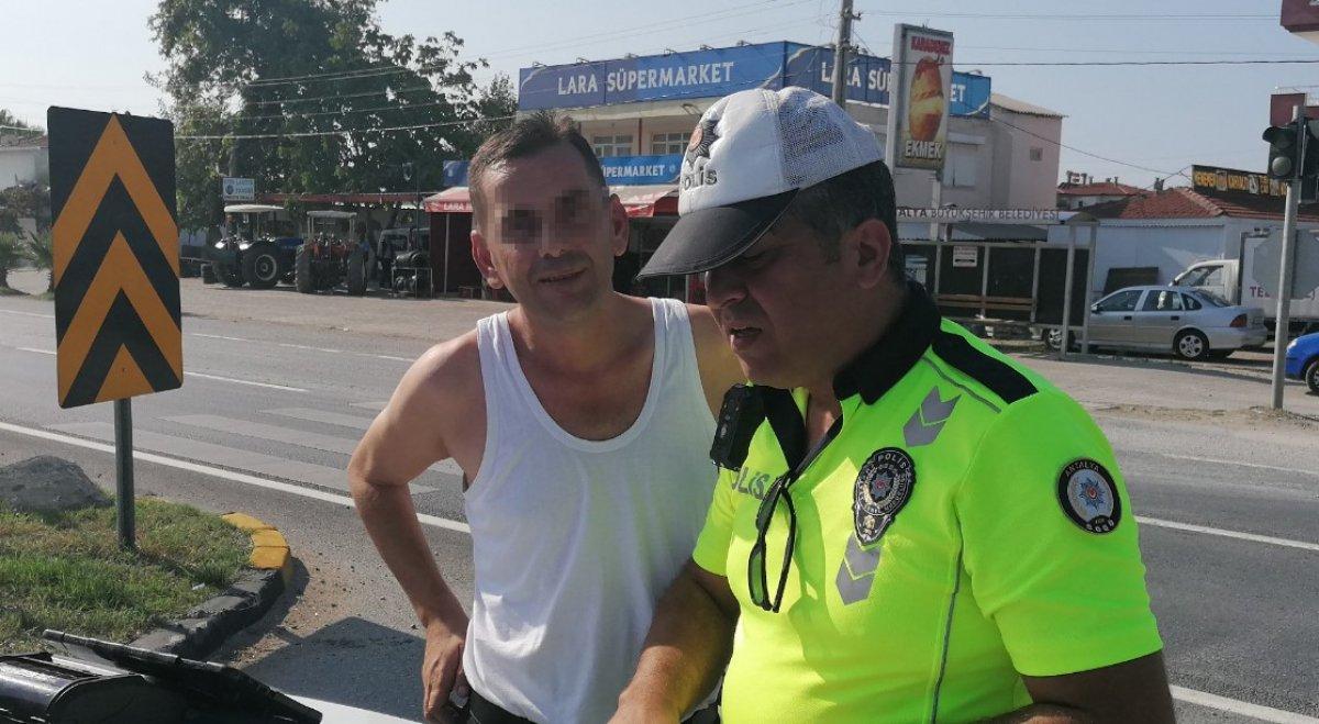 Alkollü sürücü makam aracına çarptı