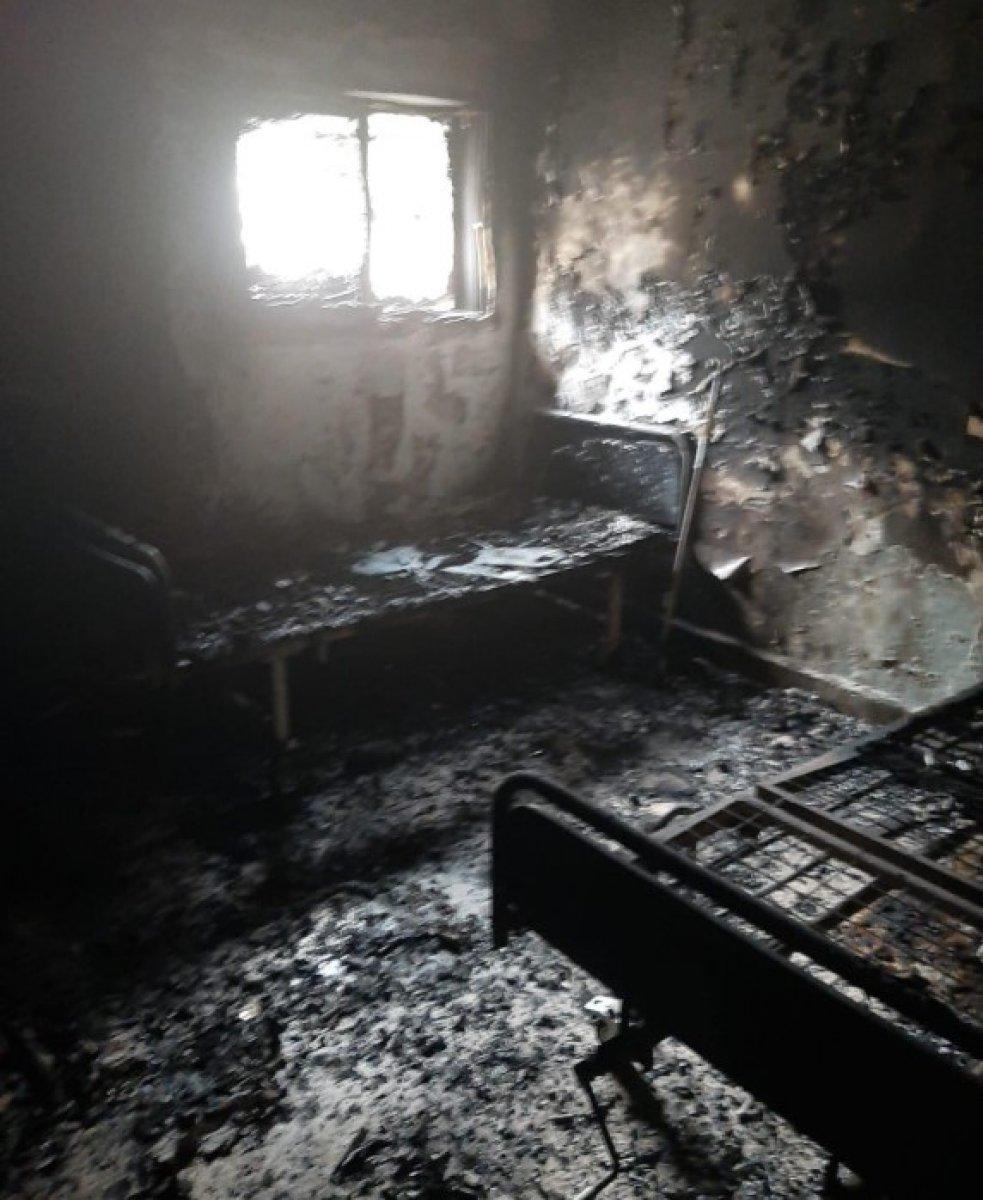 Teröristler Tel Abyad Hastanesi'ni yaktı