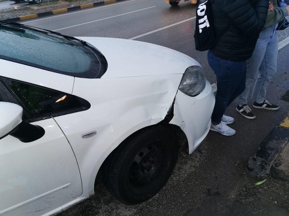 Karabük'te otomobil, motosiklete çarptı