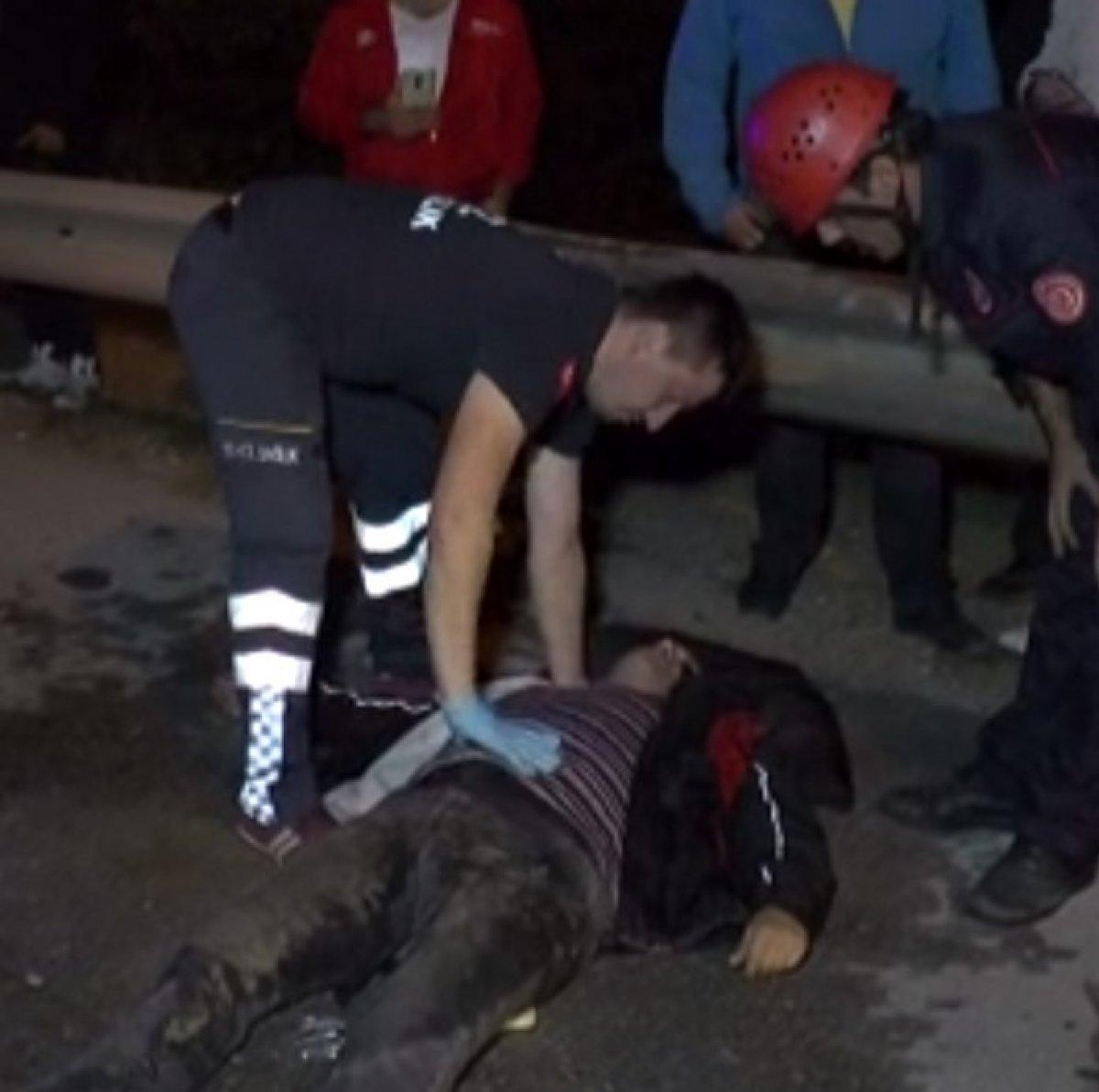 Pendik'te kazaya yardım için duran araca arkadan çarptı