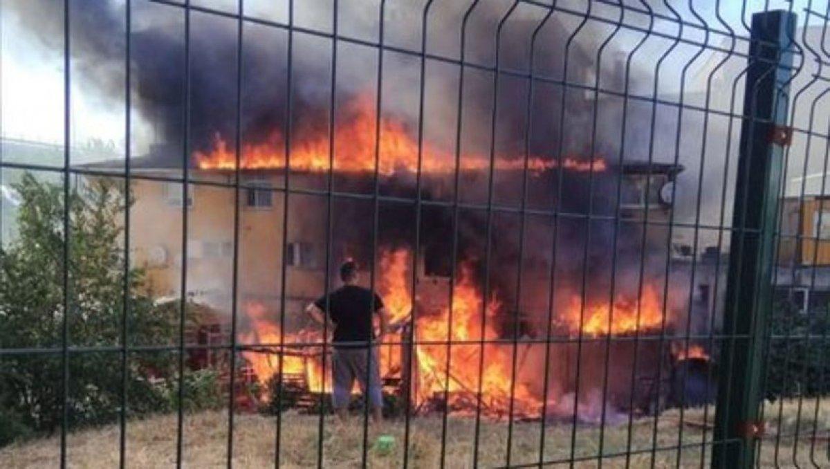 Pendik’te fabrikada yangın