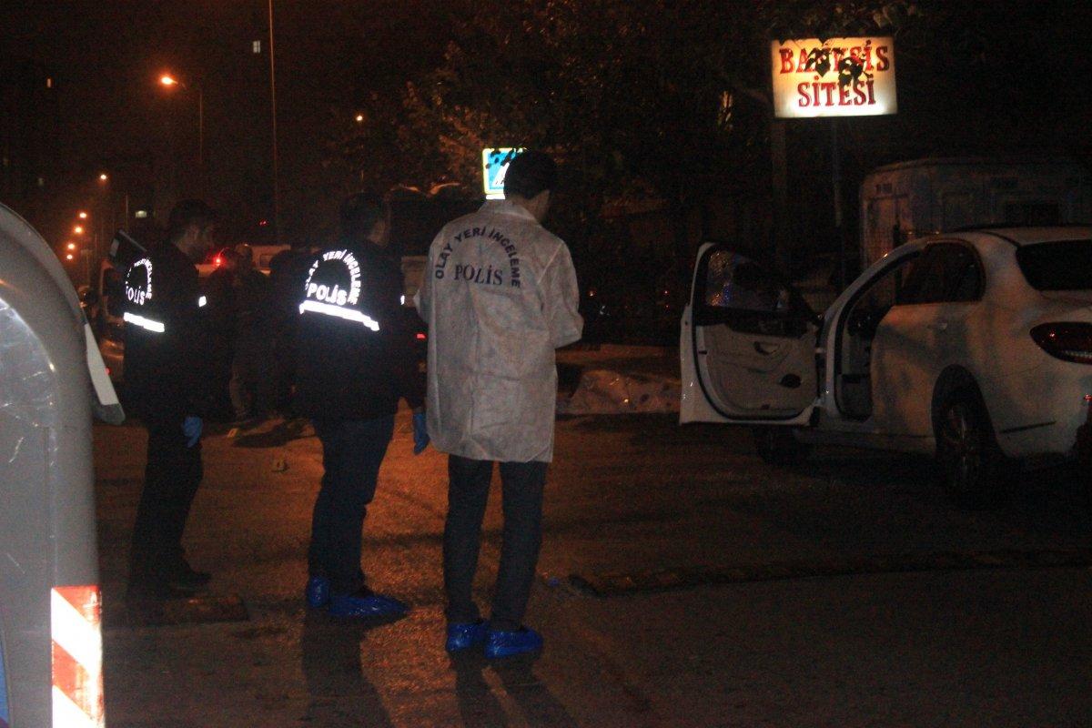 Eski eşini ve yanındaki arkadaşını öldürüp intihar etti