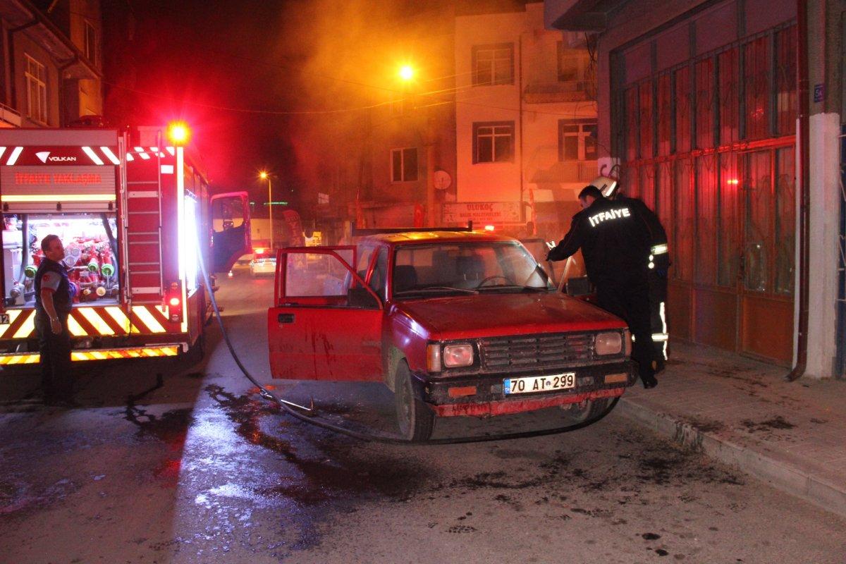 Karaman'da park halindeki araç yandı