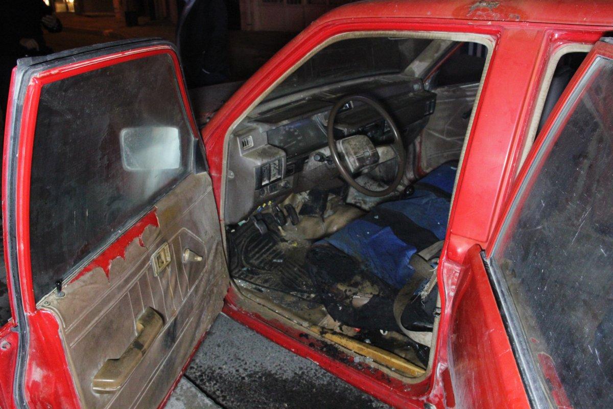 Karaman'da park halindeki araç yandı