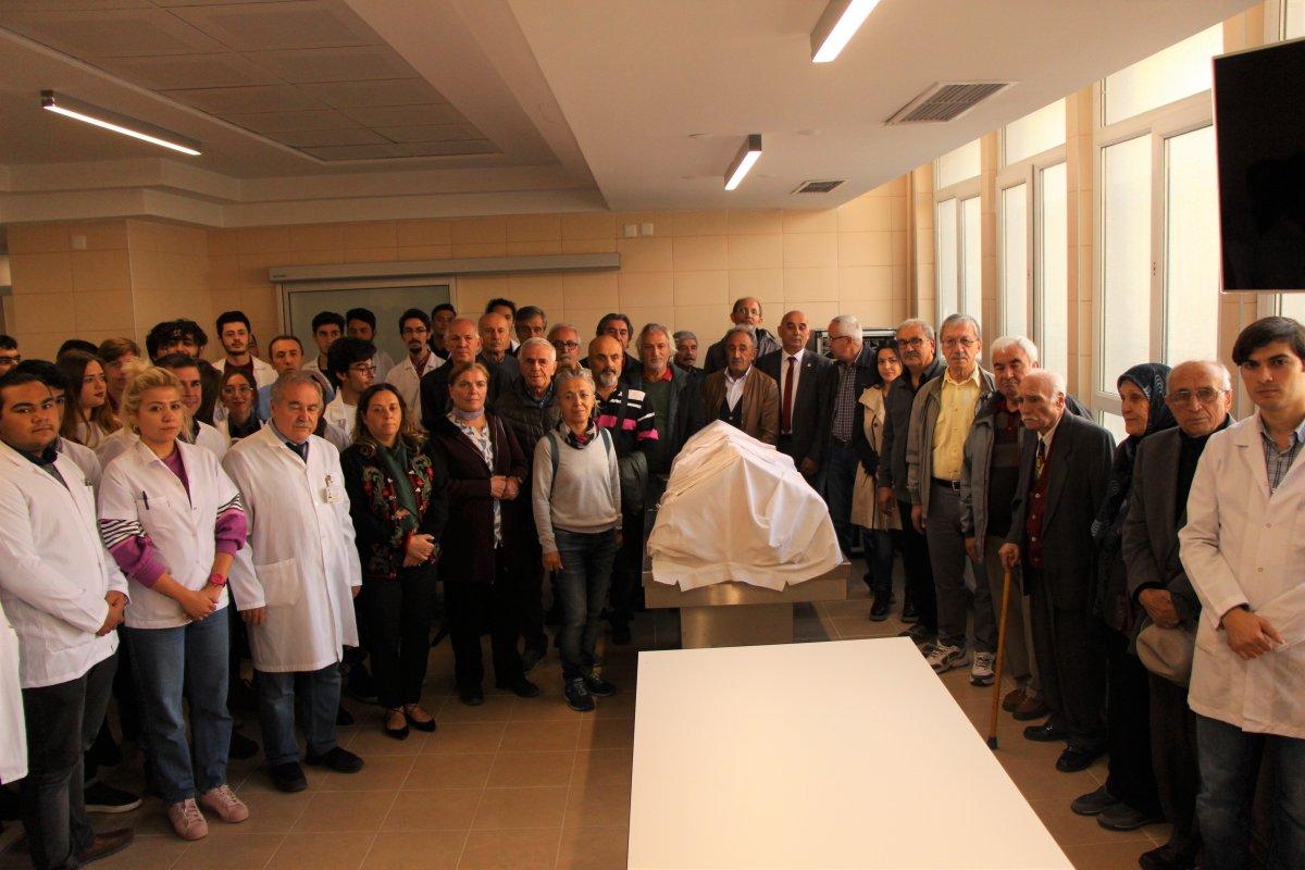 Eskişehir'de 8 yıllık kadavra törenle gömüldü