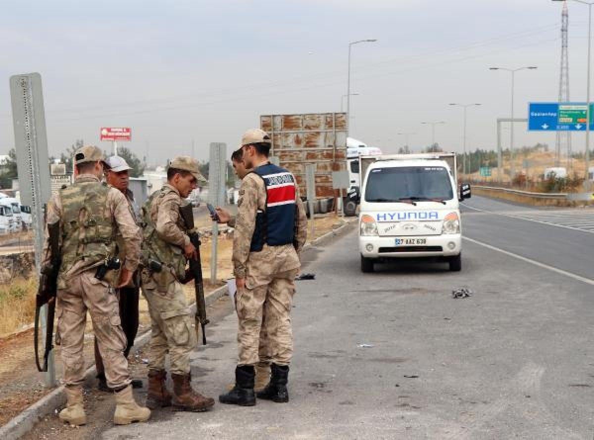 Adres sormak için indi, başka araç çarptı