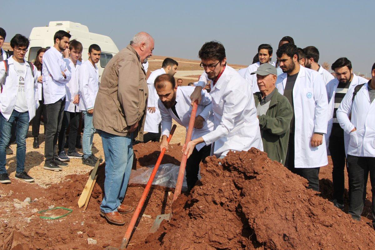 Eskişehir'de 8 yıllık kadavra törenle gömüldü