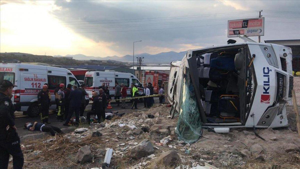 Kayseri'de midibüs devrildi