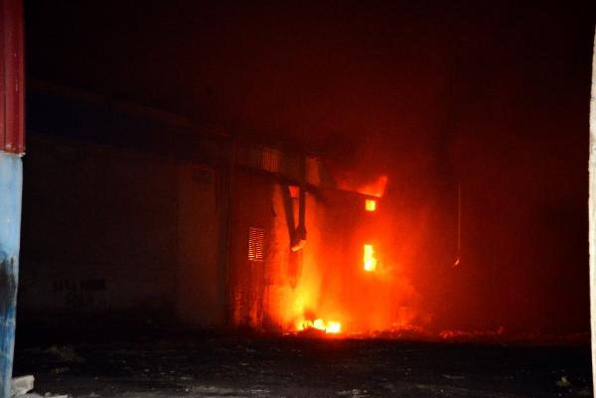 Adana'da fabrikada yangın çıktı