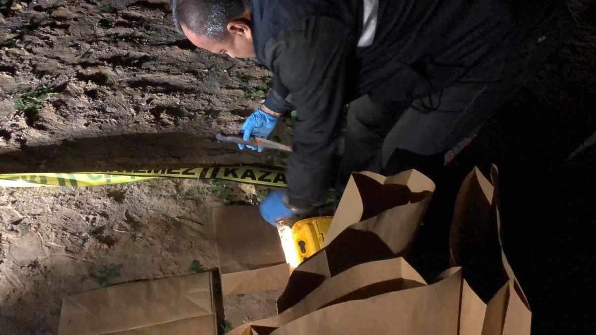 Telefonlarına bakmadığı için genç kadını bıçakla öldürdü