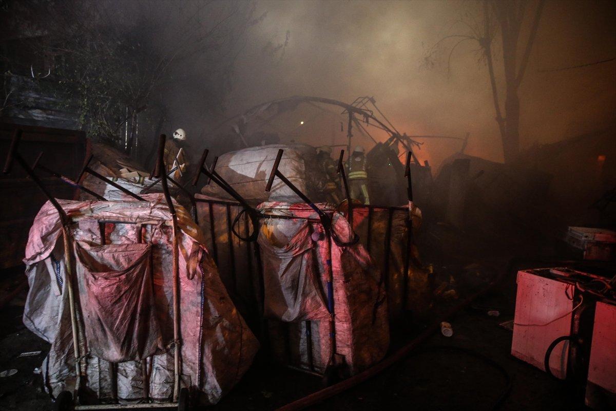 Sarıyer'deki depo yangını söndürüldü