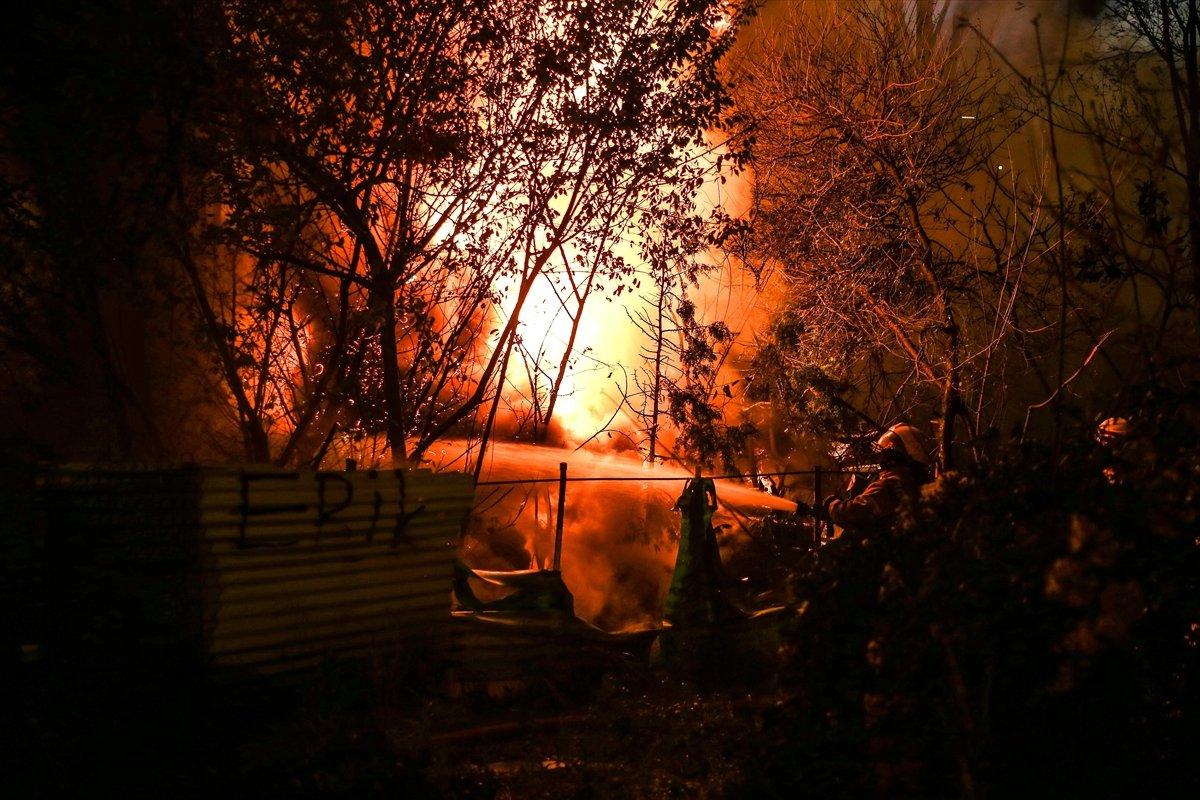 Sarıyer'deki depo yangını söndürüldü