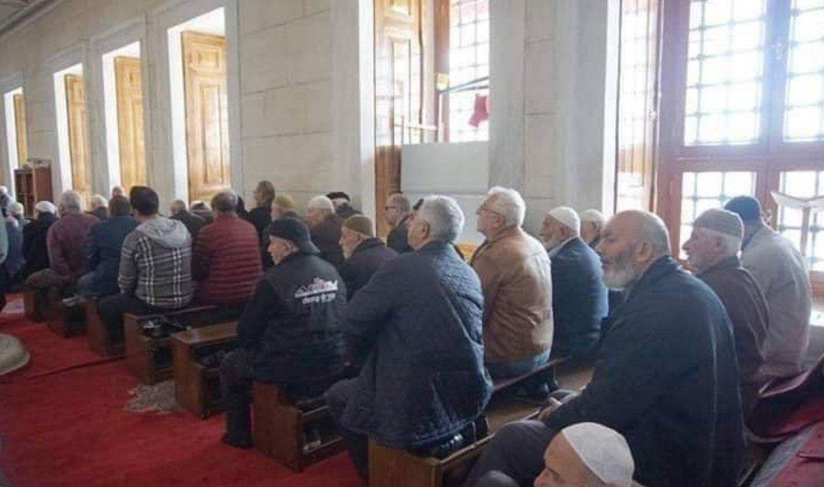 Camilerde kilise düzeninde namaz sorunu devam ediyor