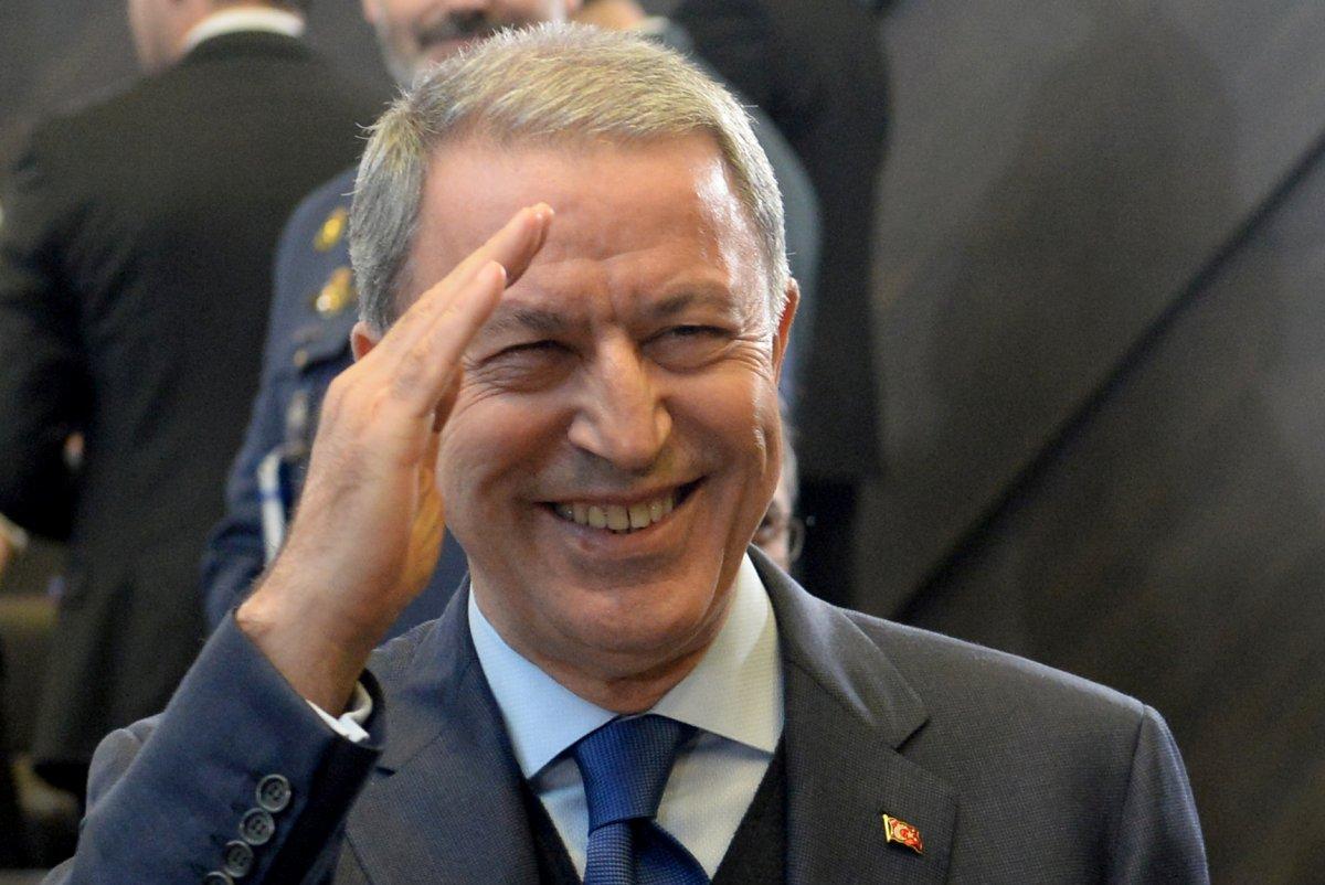 Hulusi Akar'dan asker selamı