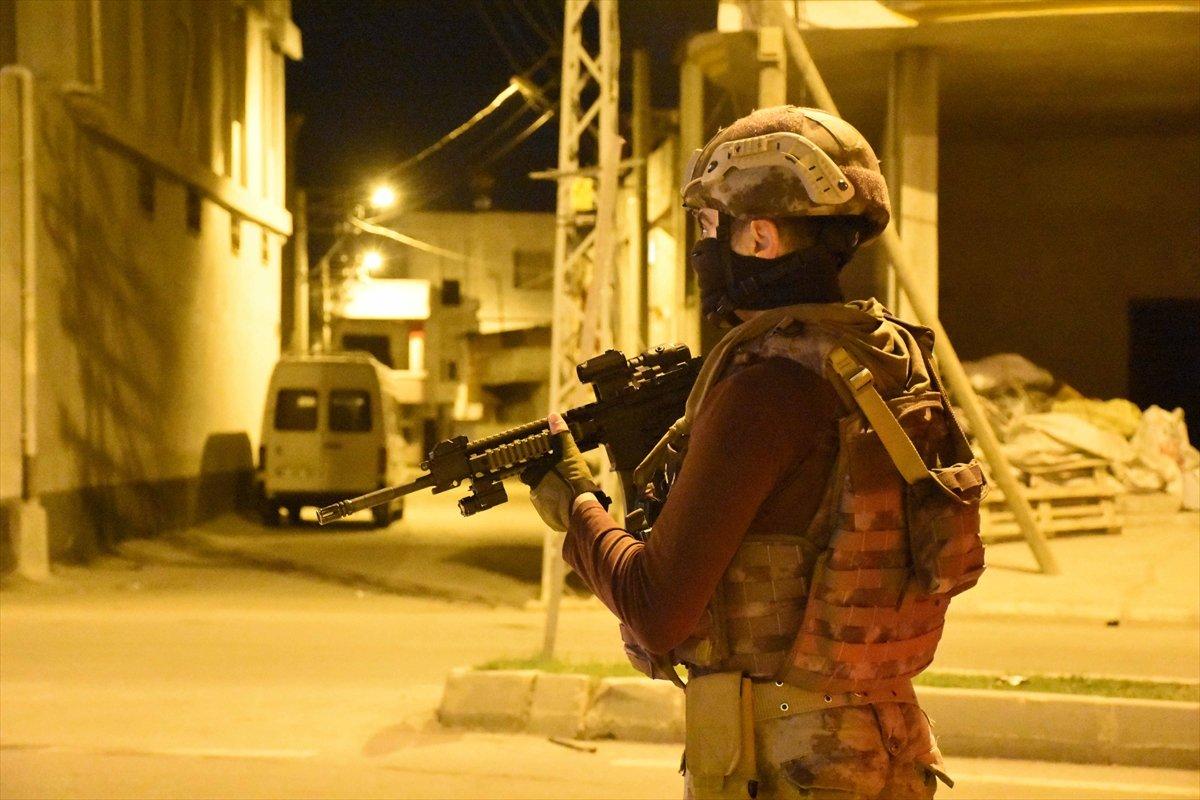 Adana'da DEAŞ'a yönelik şafak operasyonu yapıldı