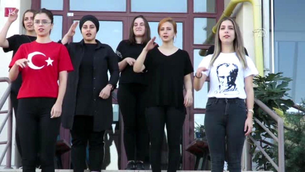 İşaret diliyle Türk askerine selam