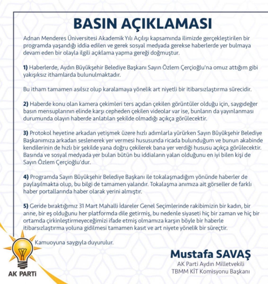 Ön sıraya geçmek için Özlem Çerçioğlu'na omuz atan siyasi