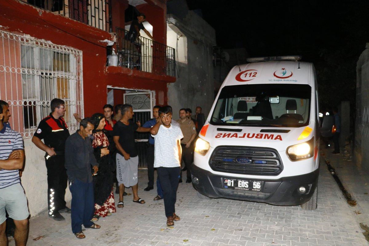 Adana'da şüpheli şahıs kaçarken evin damından düştü