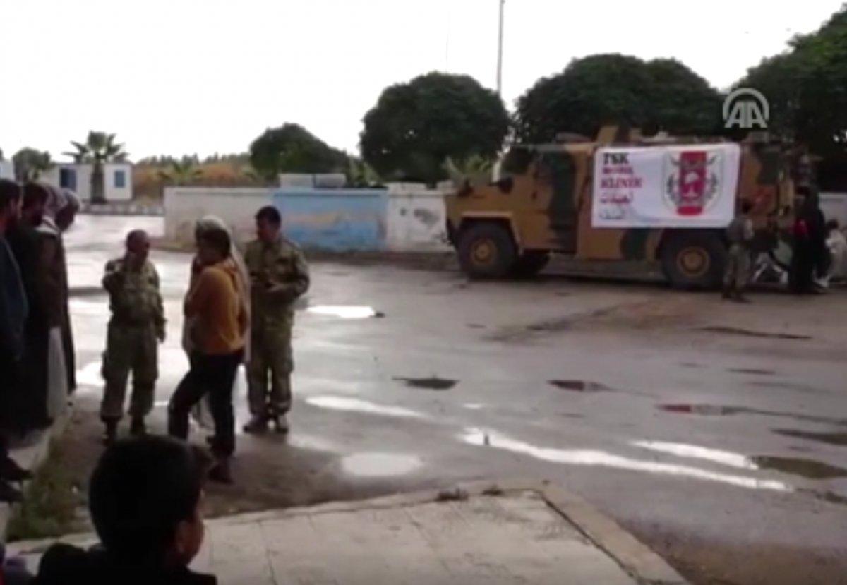 TSK, mobil klinikle Tel Abyad halkının yaralarını sarıyor