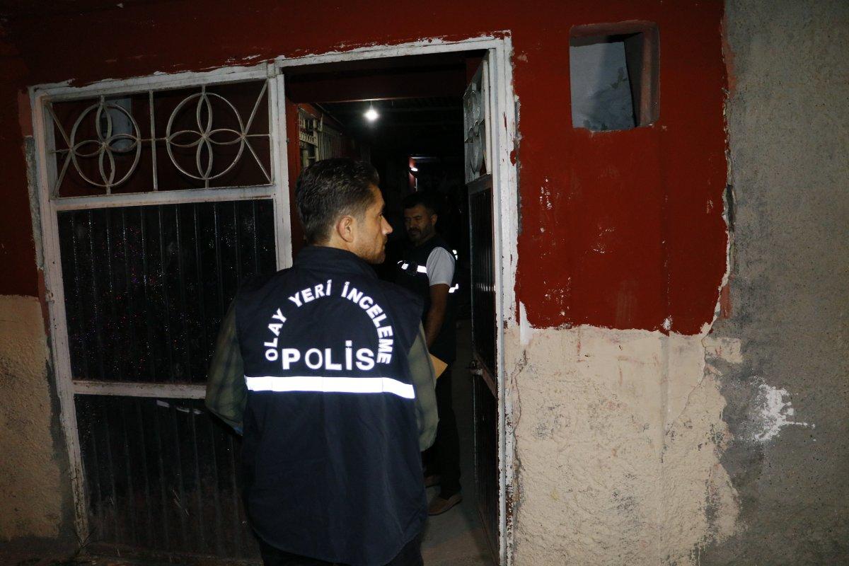 Adana'da şüpheli şahıs kaçarken evin damından düştü