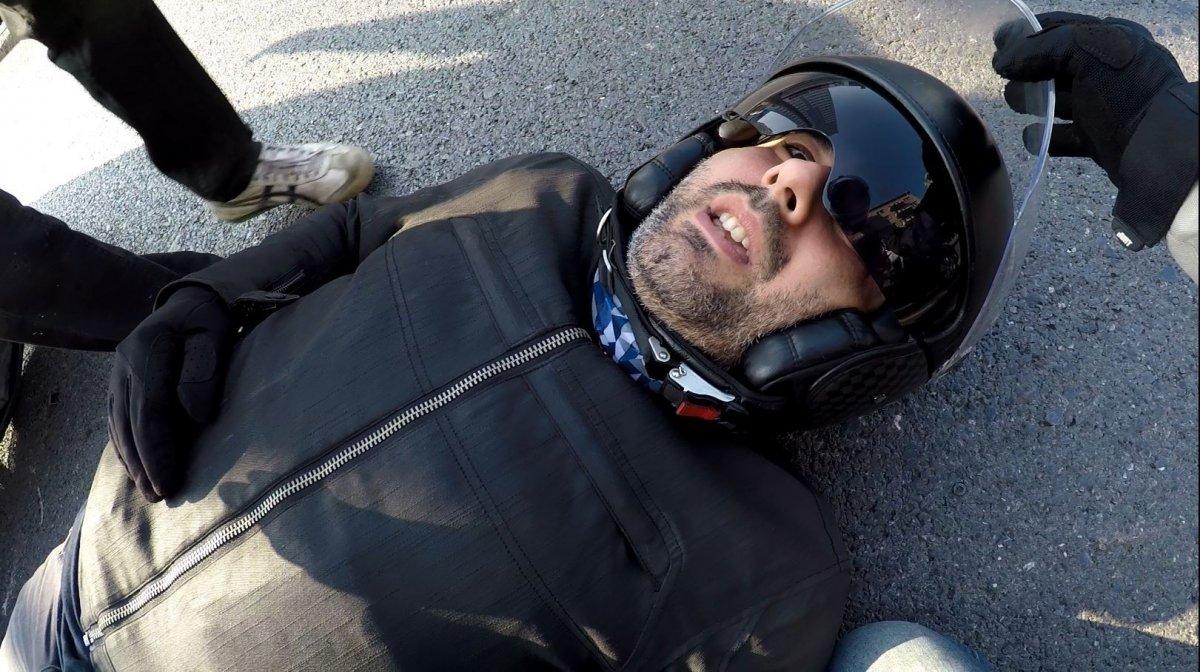 Otomobiline arkadan çarpan sürücü umurunda olmadı