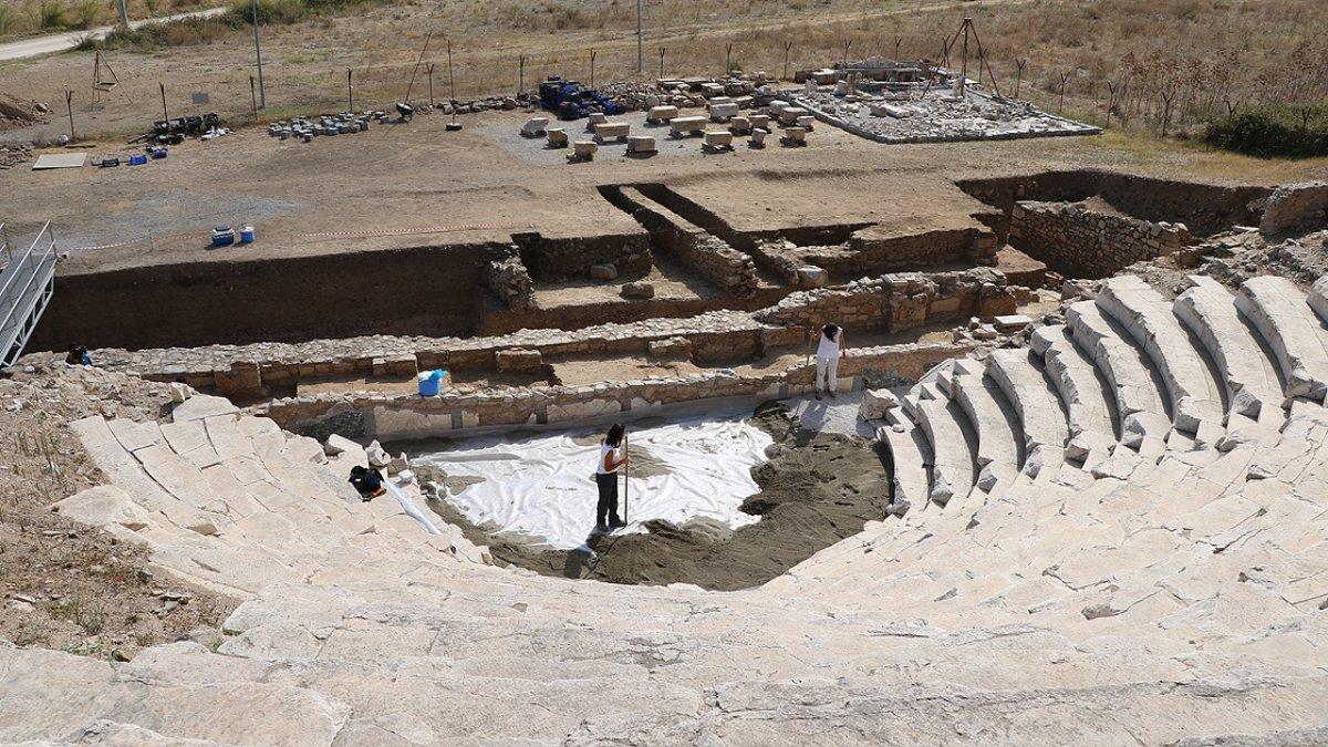 Parion'da bin 900 yıllık anıt mezar kitabesi