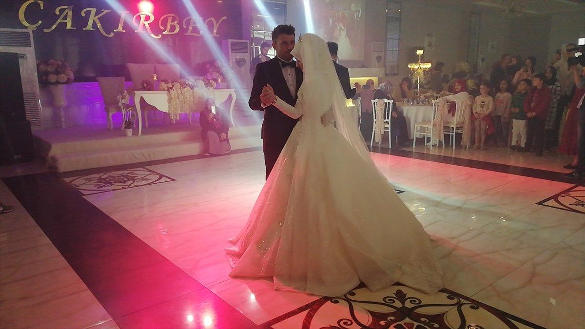 Gelinler de damatlar da ikiz