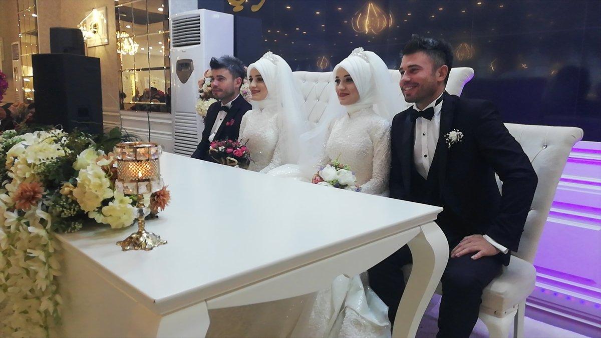 Gelinler de damatlar da ikiz