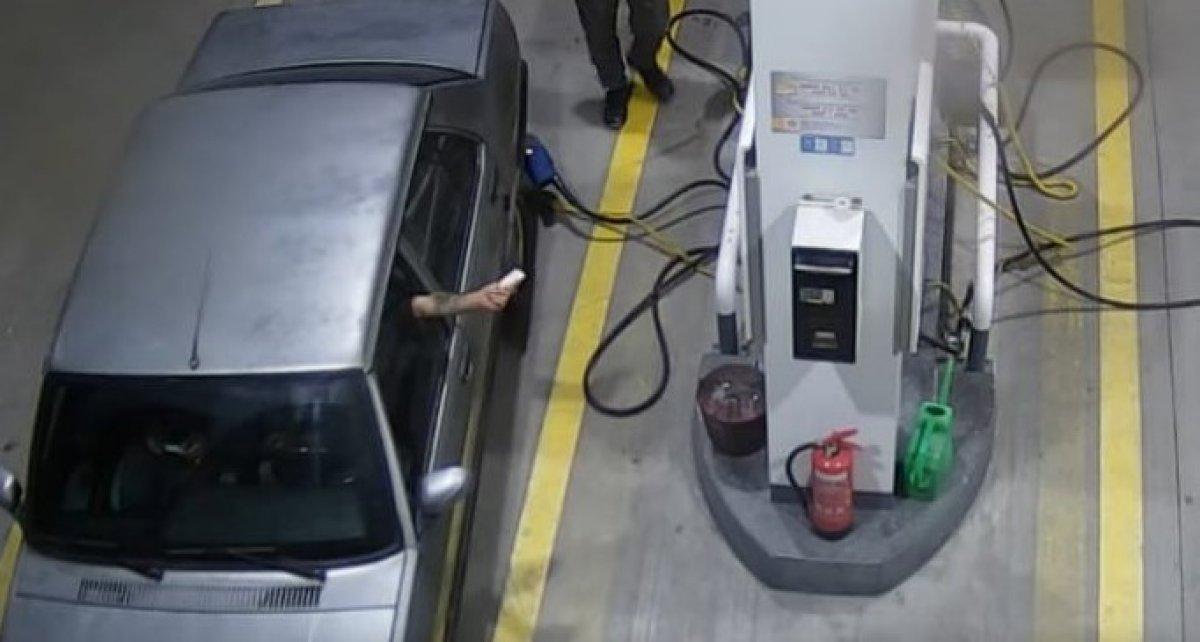 Hırsızlık çetesini dövme yakalattı