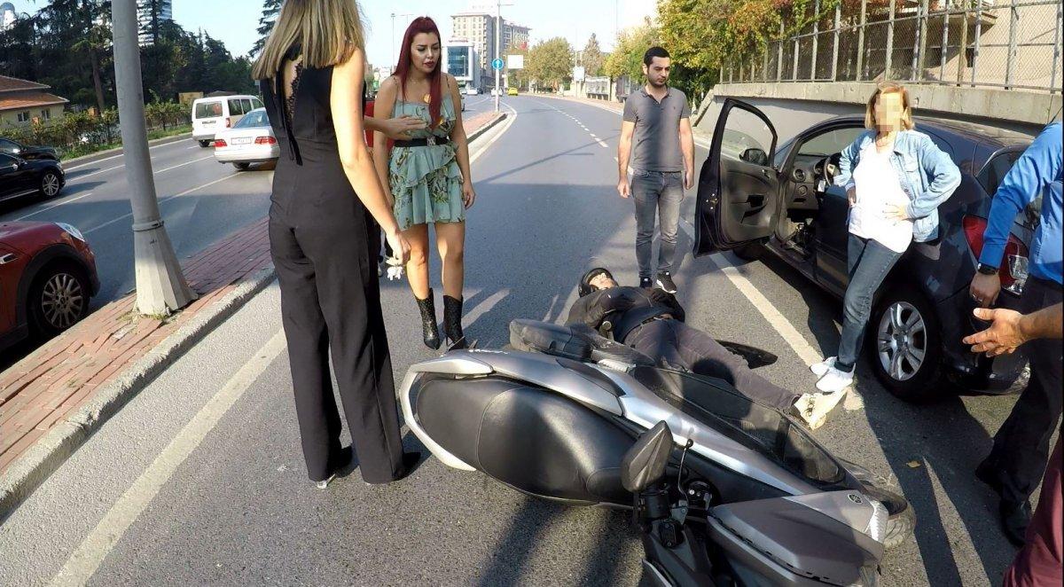 Otomobiline arkadan çarpan sürücü umurunda olmadı