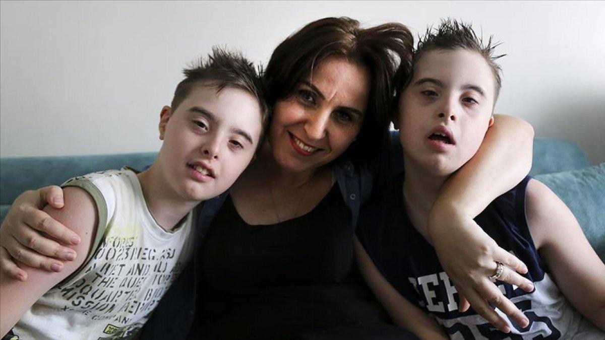 Down sendromlu ikizlerin annesi: Seçilmiş bir aileyiz