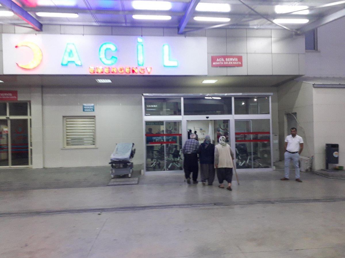 Adana'da iki araç kafa kafaya çarpıştı