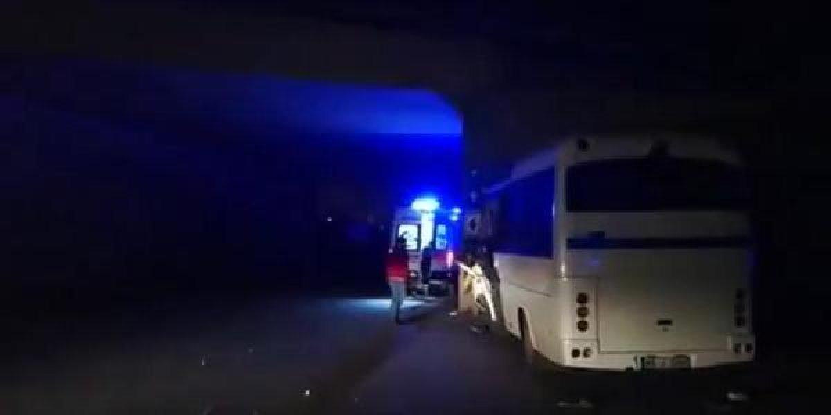 Manisa'da işçileri taşıyan midibüs kaza yaptı