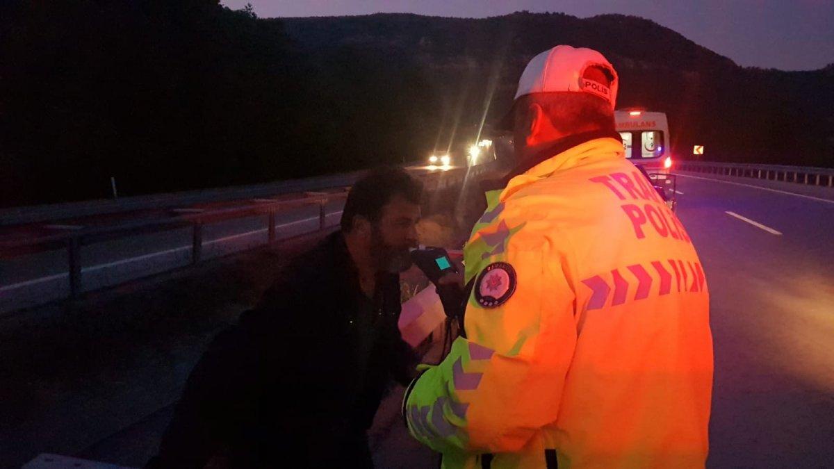 Alkollü sürücü bariyerlere çarptı