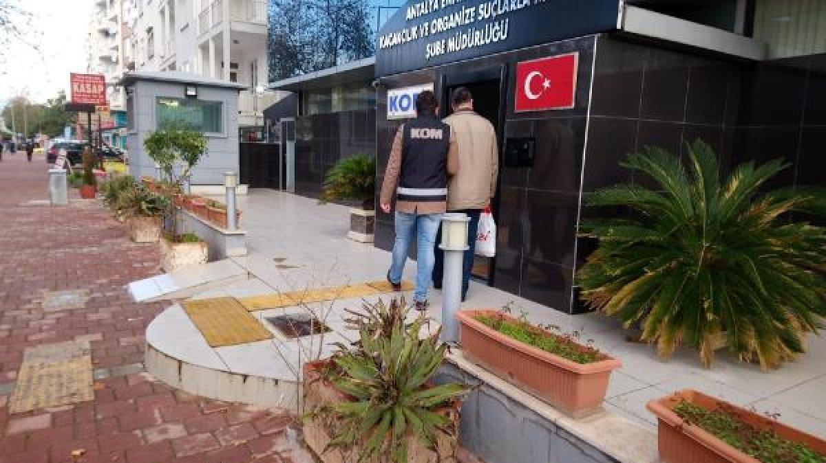 Antalya'da FETÖ operasyonunda 10 tutuklama