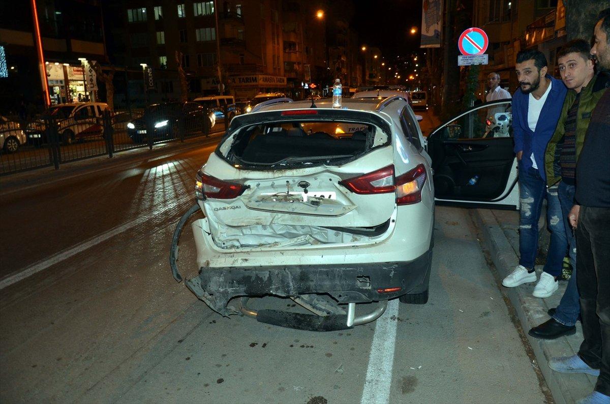 Amasra'da iki araç çarpıştı