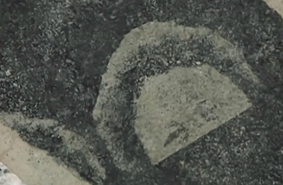 Babasının mezar taşını AVM'de gördü