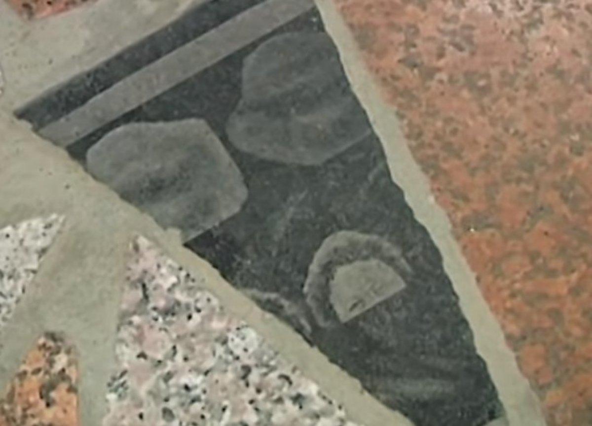 Babasının mezar taşını AVM'de gördü