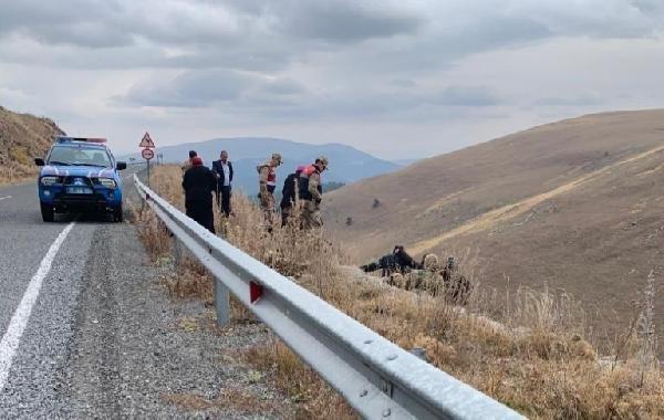 Ayıdan kaçmak için uçurumdan atladı