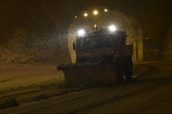 Zigana Dağı'nda  vatandaşlar karla oynadı