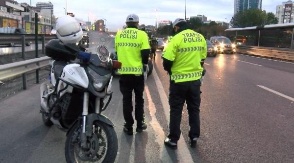İstanbul'da ilk gün bilançosu: 63 çakarlı araç yakalandı