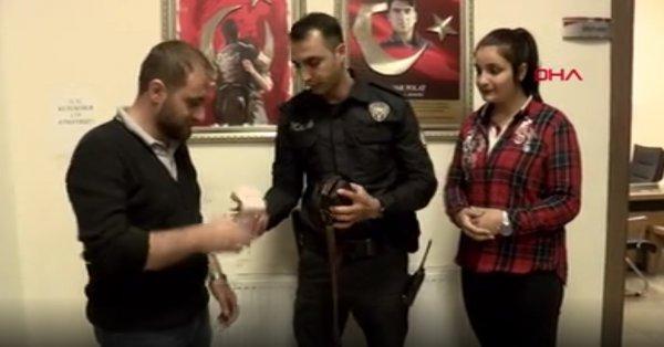 Yolda bulduğu para dolu çantayı sahibine verdi