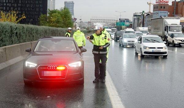 İstanbul'da ilk gün bilançosu: 63 çakarlı araç yakalandı