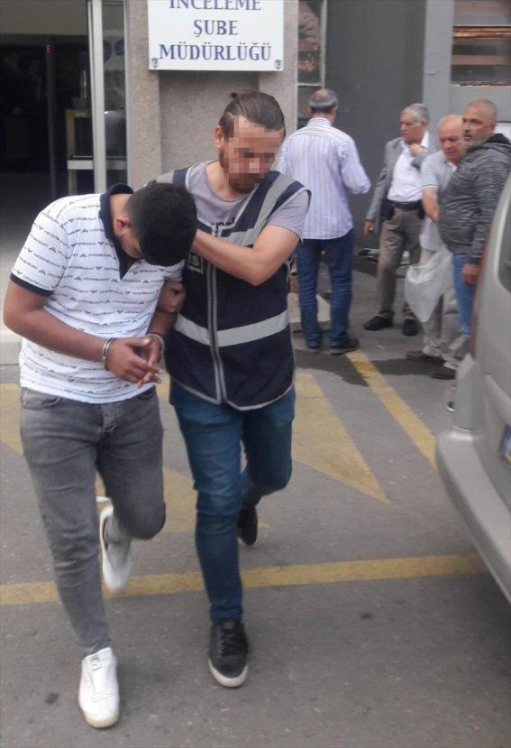 İzmir'de FETÖ bahanesiyle profesörü de dolandırdılar