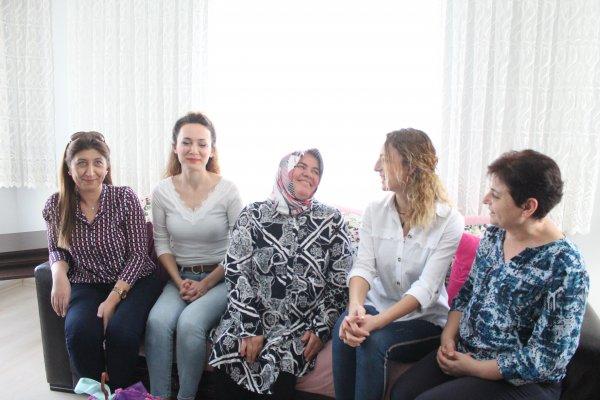 Servis bekleyen kadın eski eşi tarafından bıçaklandı