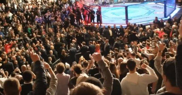 Trump, kafes dövüşü izledi