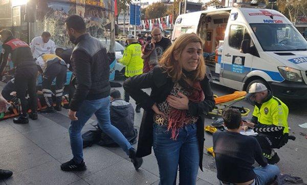 Beşiktaş'ta halk otobüsü durağa daldı