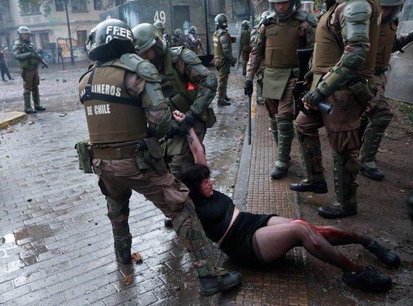 Şili protestolarında polis şiddeti artıyor
