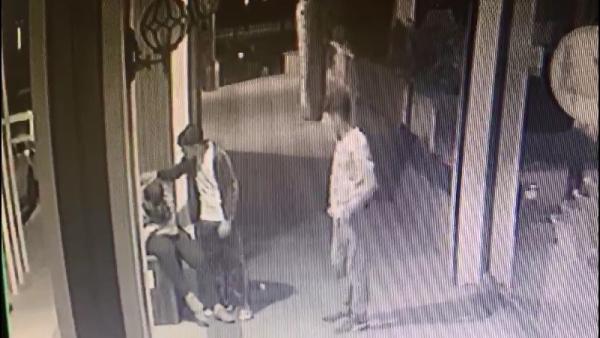 Parkta uyuyakalınca kolyesini çaldırdı