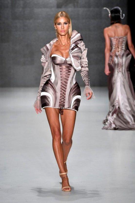 Çağla Şıkel hastaneye kaldırıldı